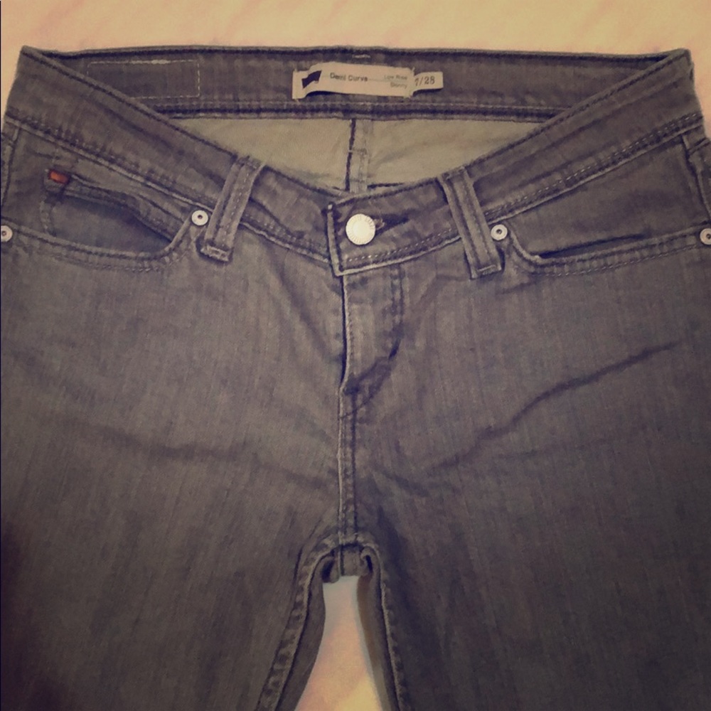 Grey Demi curve Levi’s short length